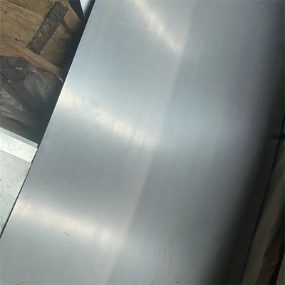 SPCC Thép tấm nhẹ cán nguội 600-1500mm Bề mặt mịn hơi dầu